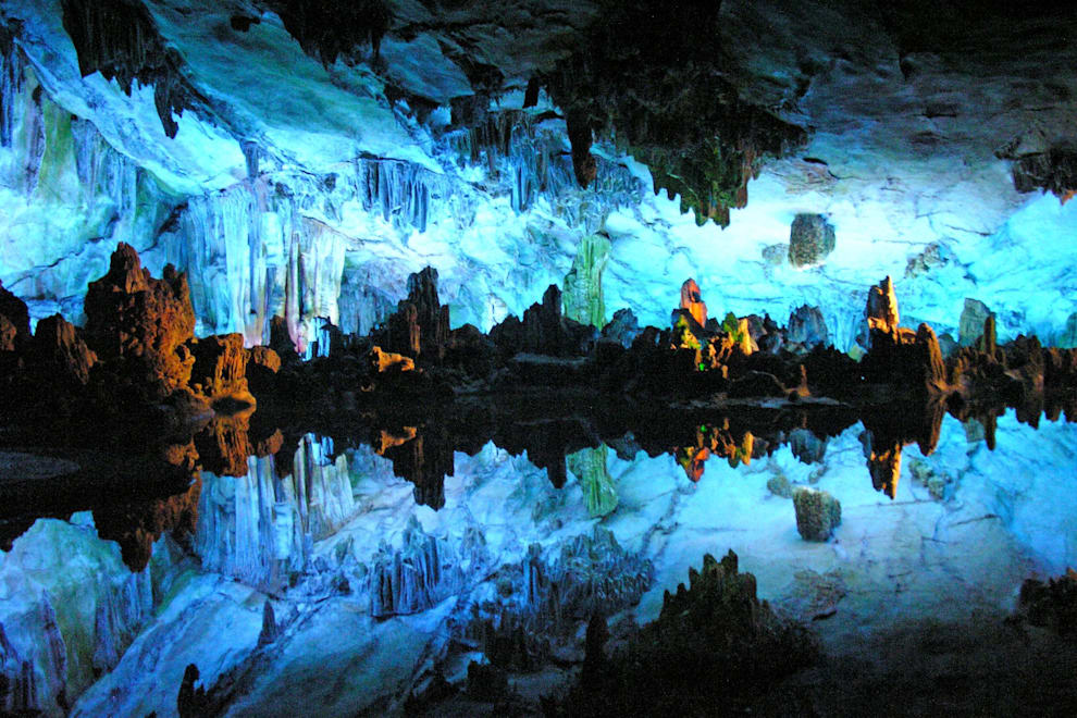 Kinh ngạc trước những hồ nước ngầm lạ lùng nhất thế giới - 8