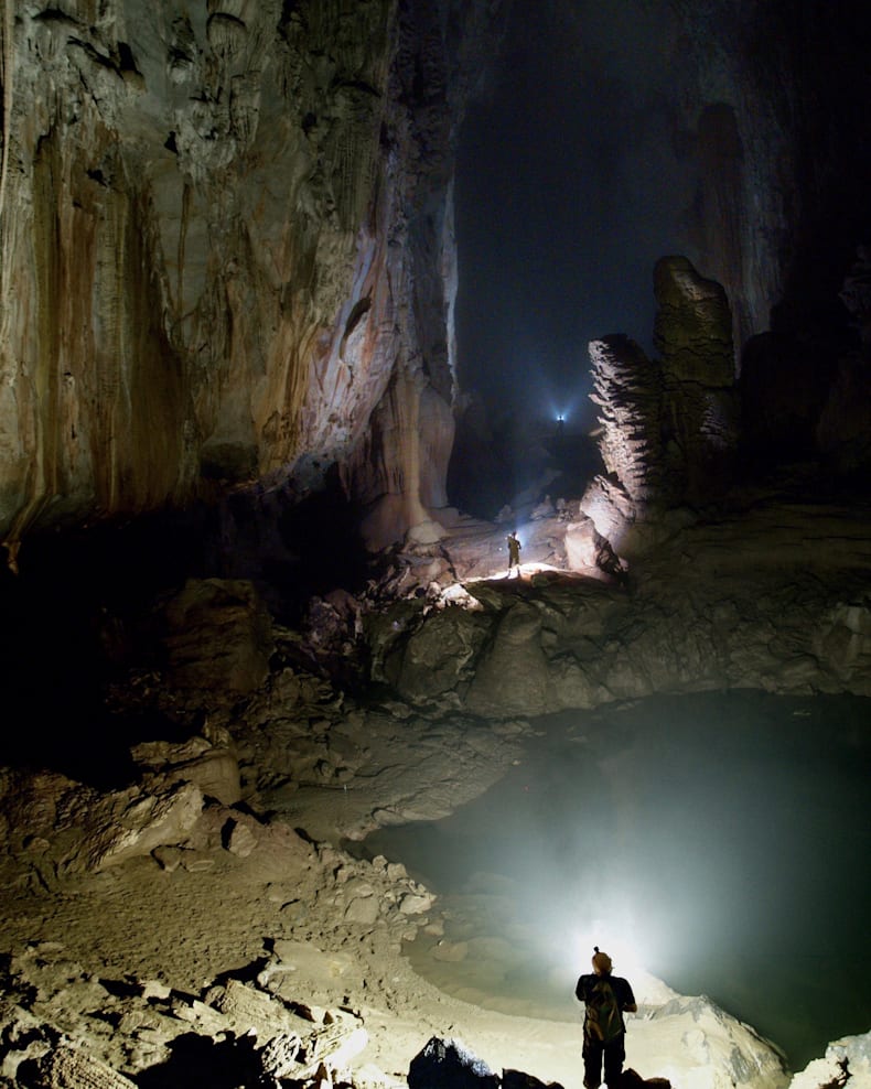 Kinh ngạc trước những hồ nước ngầm lạ lùng nhất thế giới - 9