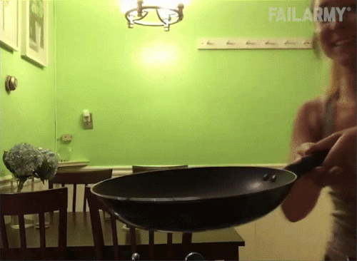 Khi các cô nàng "vụng về" vào bếp trong lần đầu ra mắt nhà bạn trai - 1