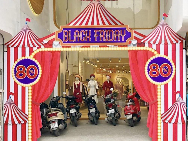 Nhiều cửa hiệu tưng bừng tung sale "khủng" dịp Black Friday