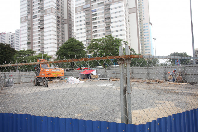 Rào chắn thi công hầm chui Lê Văn Lương tại nút giao 10 làn xe - 7