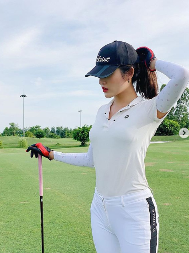 Từ "kín như bưng" đên "siêu ngắn gợi cảm", Á hậu Huyền My biến sân golf thành sàn diễn thời trang - 3
