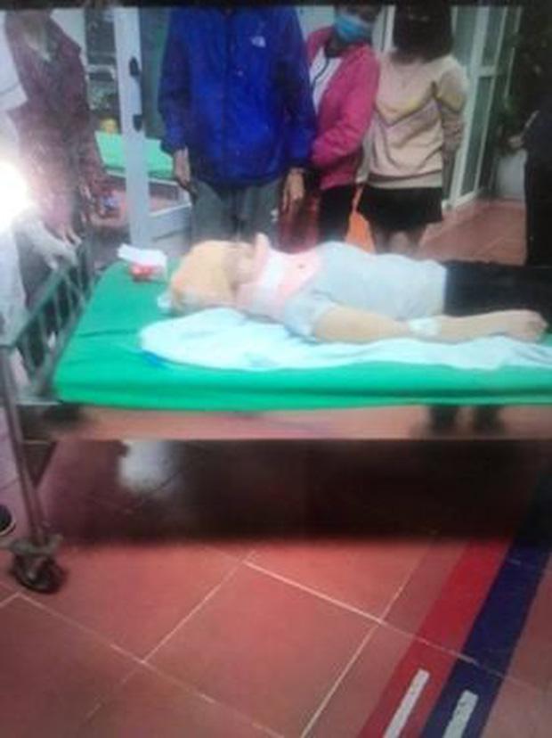 Hanoi: 2 girls in critical condition after being hit by two consecutive cars and crawling hundreds of meters - 2