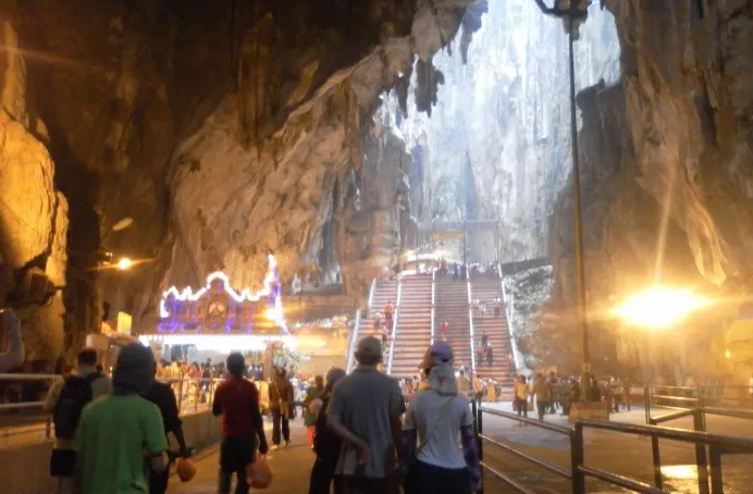 Leo gần 300 bậc thang cầu vồng để tới hang động này nhưng ai cũng phải trầm trồ - 12