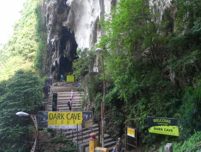 Leo gần 300 bậc thang cầu vồng để tới hang động này nhưng ai cũng phải trầm trồ - 9