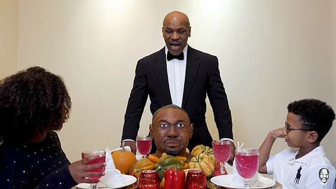 Mike Tyson "xơi tai" đối thủ Roy Jones Jr trước siêu đại chiến Boxing - 1