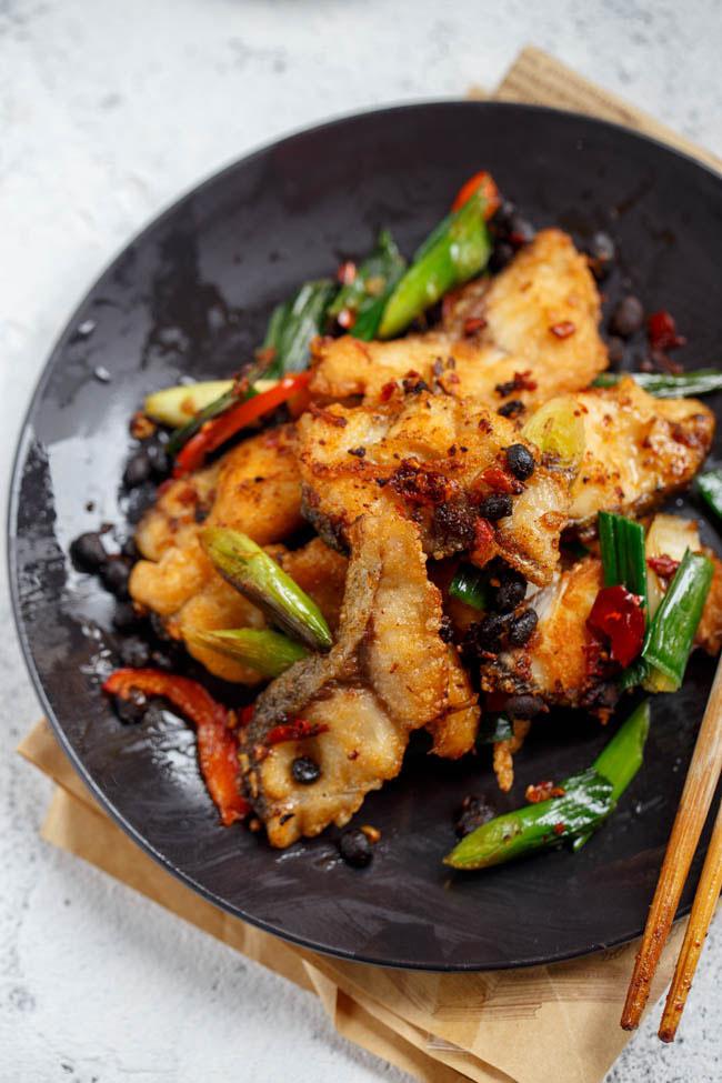 Mẹo để cá phi lê không bị nát, chiên lên miếng cá vàng rộm, đậm đà - 3