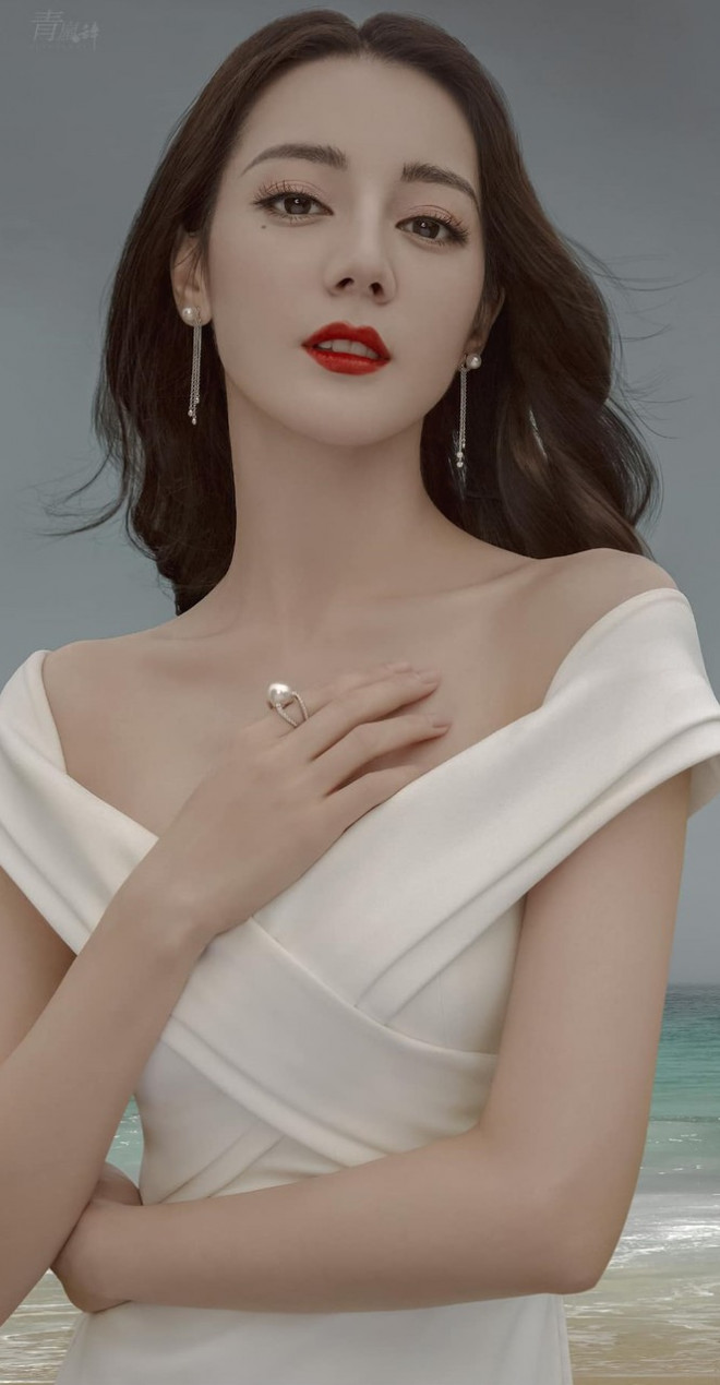Xinh đẹp như Địch Lệ Nhiệt Ba mà cũng thành nạn nhân của việc chọn nhầm kiểu tóc - 1