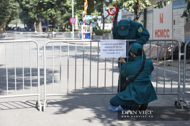 Phố Cửa Bắc im lìm sau khi phát hiện quả bom nặng 340 kg - 4