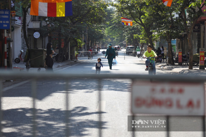 Phố Cửa Bắc im lìm sau khi phát hiện quả bom nặng 340 kg - 7