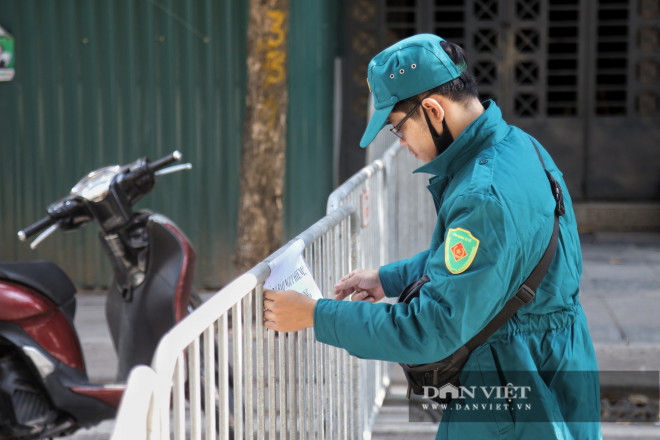 Phố Cửa Bắc im lìm sau khi phát hiện quả bom nặng 340 kg - 9