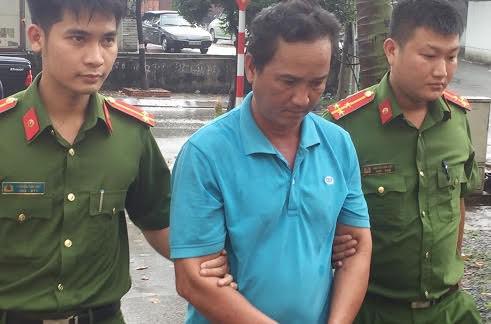 Chở quá tải trọng, tài xế lái ô tô tông xe CSGT để tháo chạy - 2