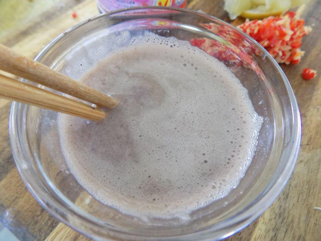 Thịt lợn luộc trắng giòn, thơm lừng phải kèm thêm thứ mắm pha chuẩn vị thế này mới đỉnh - 4