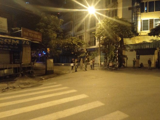 Sơ tán người dân trong đêm để di dời quả bom giữa phố Hà Nội - 2