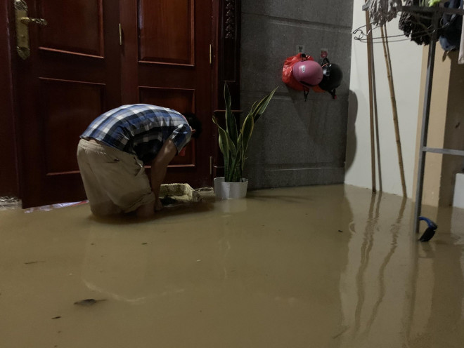 Người dân Khánh Hòa chạy lũ trong đêm, 1 người bị lũ cuốn mất tích - 4