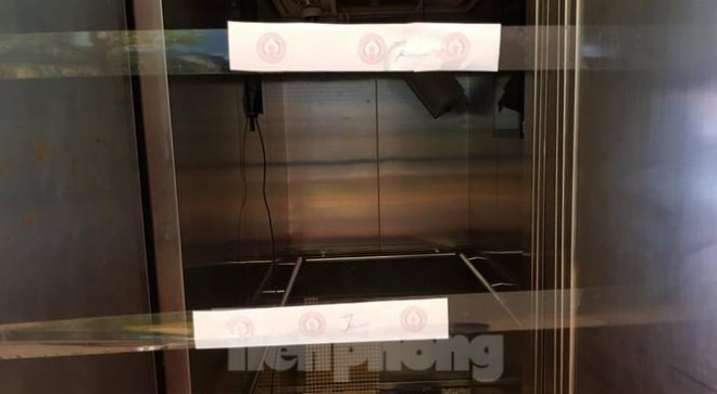 Hiện trường vụ rơi thang máy khiến nhiều người bị thương ở Hà Nội - 7