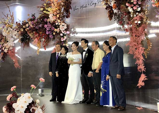 Đám cưới Công Phượng tại Nghệ An: Tiệc cưới ở...sân bóng, mời bao nhiêu mâm? - 1