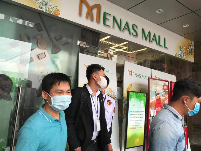 Sau 2 ca nhiễm Covid-19 mới, người dân TP.HCM đồng loạt đeo khẩu trang ra đường - 3