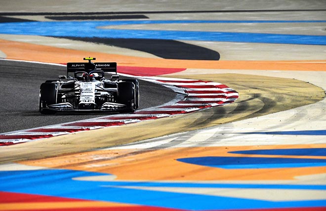 F1 racing, Bahrain GP: Mercedes overtakes Williams, dramatic group race between - 6