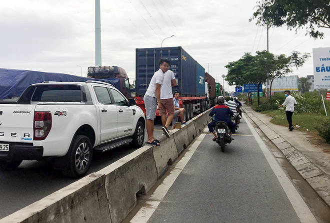 Horrible traffic jam in Saigon, for 3 hours the car only 