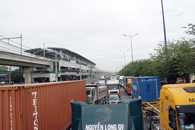 Horrible traffic jam in Saigon, for 3 hours the car only 