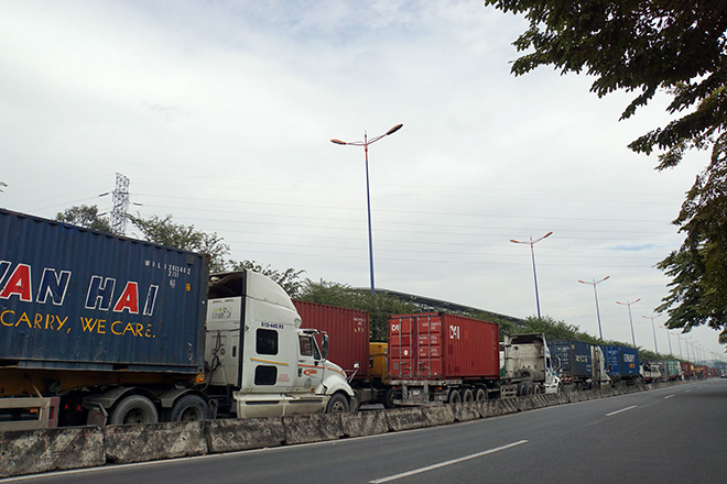 Horrible traffic jam in Saigon, for 3 hours the car only 