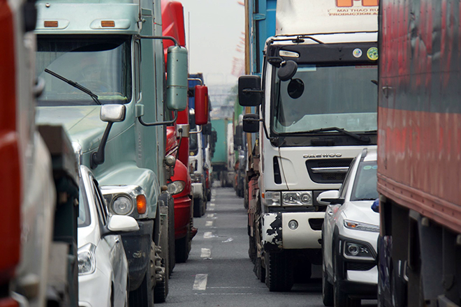 Horrible traffic jam in Saigon, for 3 hours the car only 