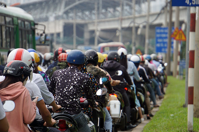 Horrible traffic jam in Saigon, for 3 hours the car only 