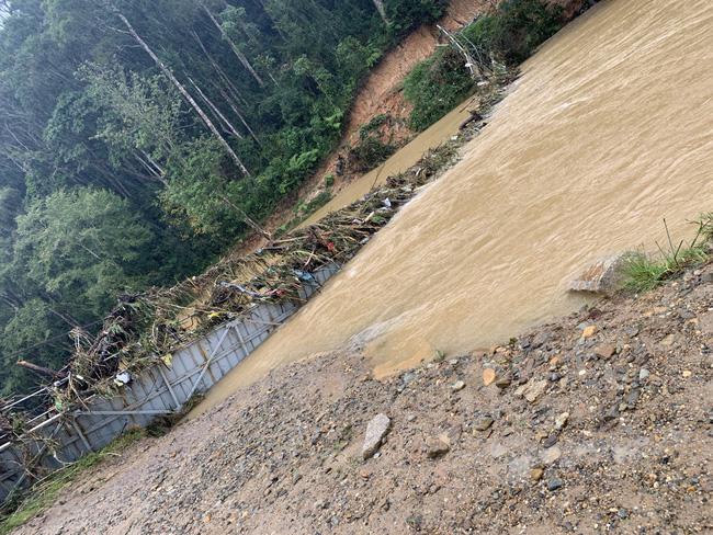 Bất ngờ vị trí tìm thấy nữ du khách thứ 2 bị lũ cuốn mất tích - 2