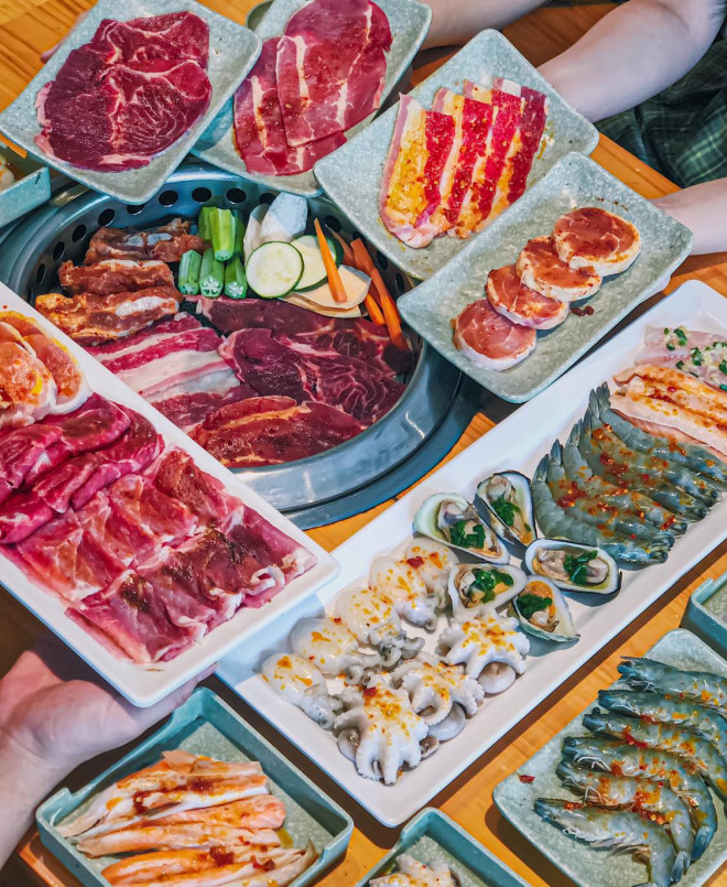 Bạn chọn ăn hải sản “hạt dẻ” vỉa hè hay hải sản kiểu buffet “chanh xả”? - 5