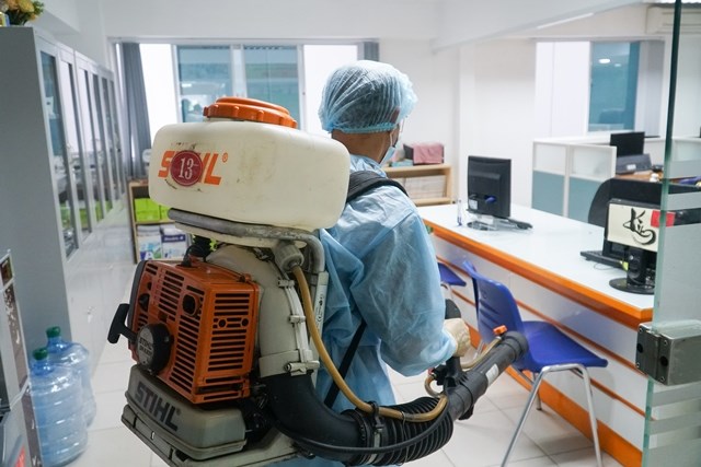 Cảnh khử khuẩn tại ngôi trường BN1342 từng đến học khi đang tự cách ly - 3