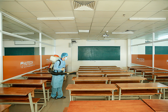 Cảnh khử khuẩn tại ngôi trường BN1342 từng đến học khi đang tự cách ly - 4