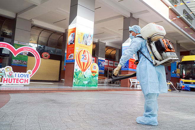 Cảnh khử khuẩn tại ngôi trường BN1342 từng đến học khi đang tự cách ly - 7