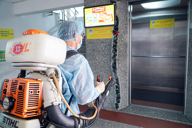 Cảnh khử khuẩn tại ngôi trường BN1342 từng đến học khi đang tự cách ly - 10