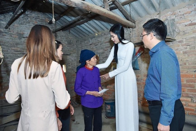 Tân hoa hậu Đỗ Thị Hà lên tiếng khi bị chê đi từ thiện kiểu làm màu - 1