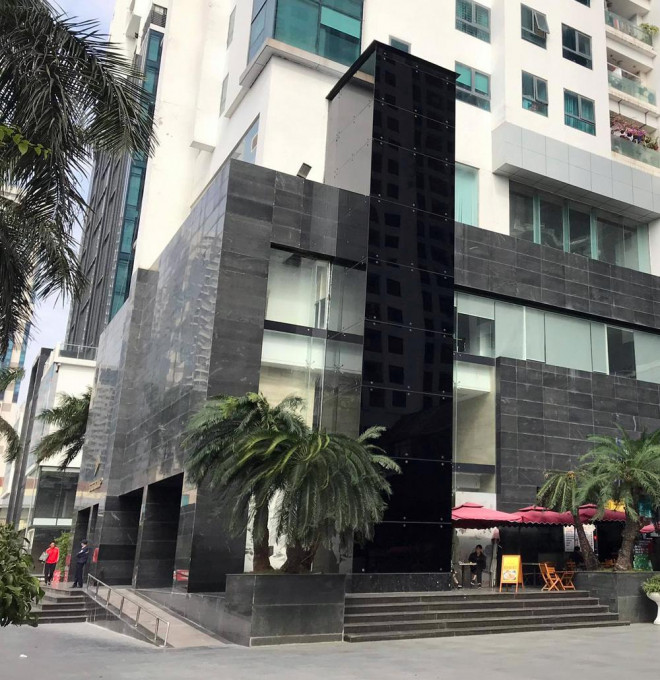Vụ rơi từ tầng 2 sau khi bước ra từ thang máy: Choáng trước thiết kế khó tin của chủ đầu tư - 2