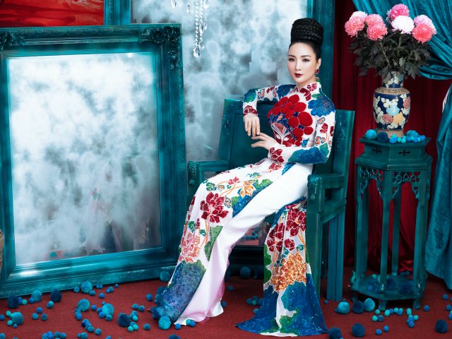 Hoa hậu Đền Hùng đẹp như tranh vẽ trong thiết kế áo dài đính kết
