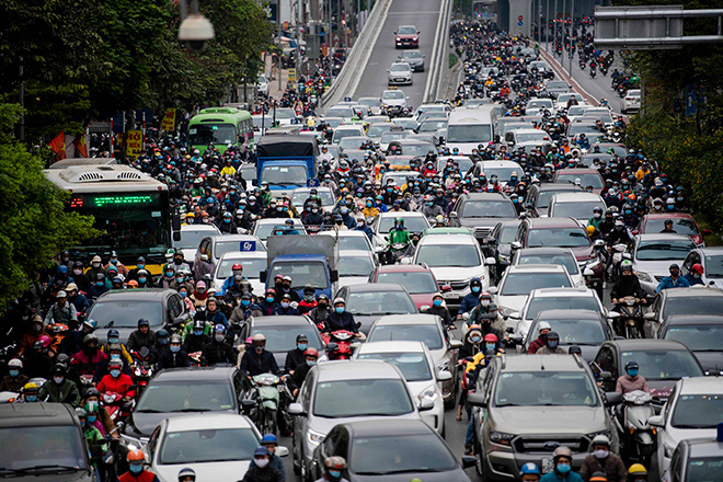 Sau gần 1 tháng thông xe đường vành đai 2 trên cao, nút giao Ngã Tư Sở vẫn ùn tắc kinh hoàng - 7