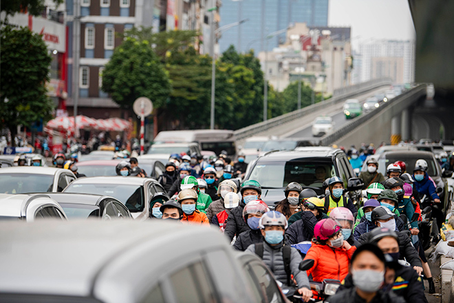 Sau gần 1 tháng thông xe đường vành đai 2 trên cao, nút giao Ngã Tư Sở vẫn ùn tắc kinh hoàng - 13