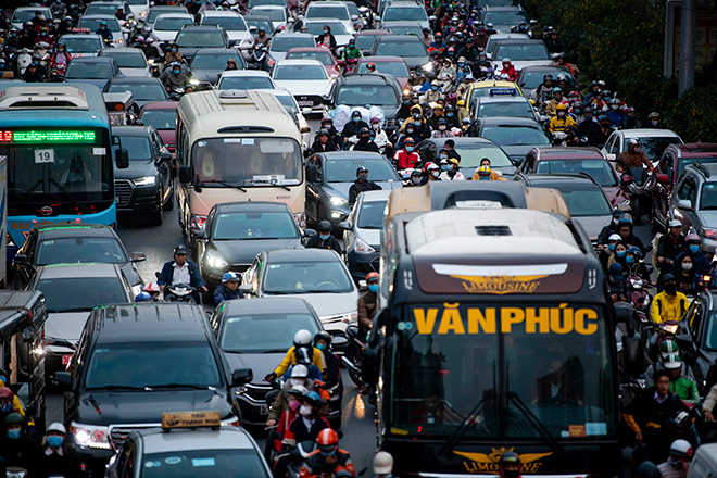 Sau gần 1 tháng thông xe đường vành đai 2 trên cao, nút giao Ngã Tư Sở vẫn ùn tắc kinh hoàng - 15