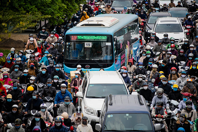 Sau gần 1 tháng thông xe đường vành đai 2 trên cao, nút giao Ngã Tư Sở vẫn ùn tắc kinh hoàng - 4