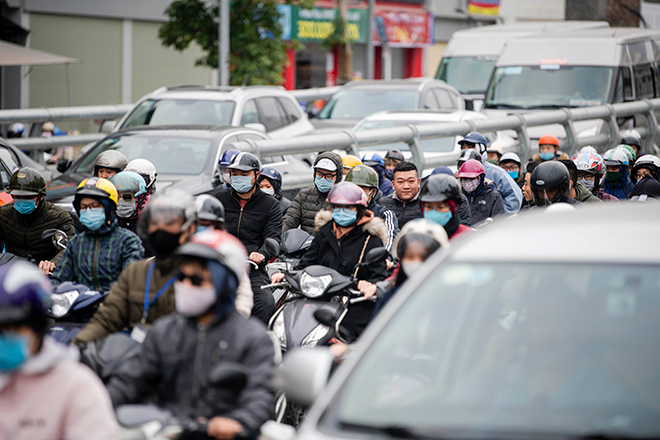 Sau gần 1 tháng thông xe đường vành đai 2 trên cao, nút giao Ngã Tư Sở vẫn ùn tắc kinh hoàng - 6