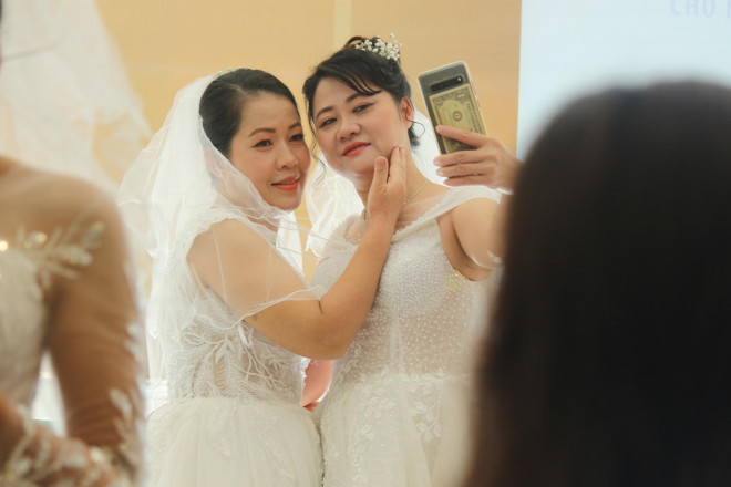 Những hình ảnh xúc động tại lễ cưới tập thể của 46 cặp đôi đặc biệt - 5