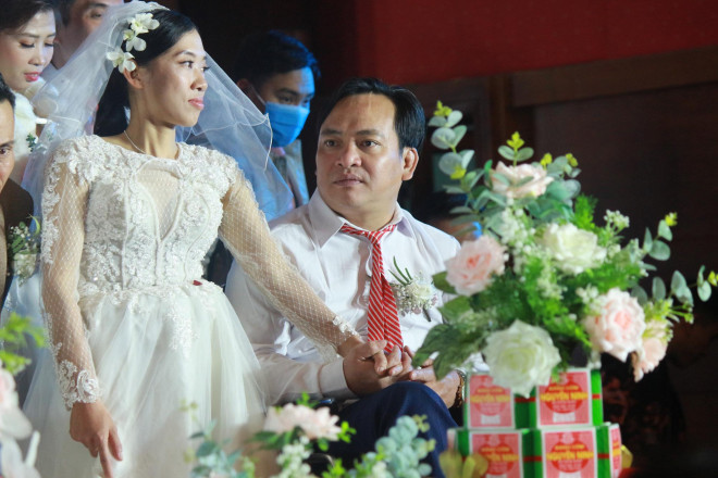 Những hình ảnh xúc động tại lễ cưới tập thể của 46 cặp đôi đặc biệt - 12