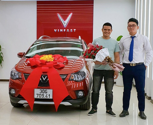 Nóng tuần qua: Ô tô giảm tới 900 triệu đồng, khách mua chờ “mòn mỏi” - 1