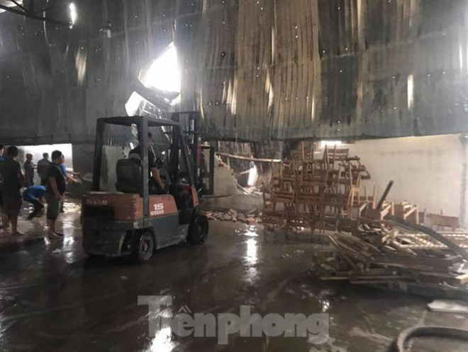 Công nhân bật khóc, ôm đồ tháo chạy khi lửa bao trùm 2 công ty - 5