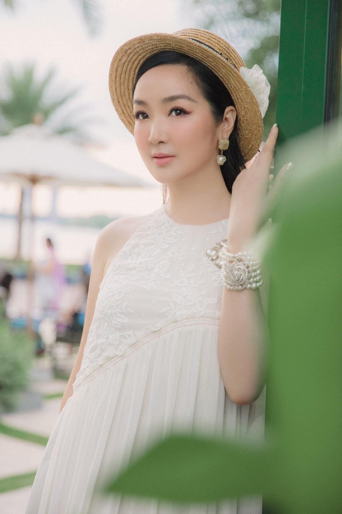 Hoa hậu Đền Hùng sắp 50 tuổi vẫn mặc bikini đẹp hết phần thiên hạ nhờ từ bé làm điều này - 11