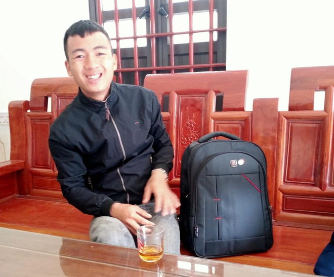 Nhặt được ba lô tiền, cán bộ xã lên Facebook tìm người đánh rơi - 2
