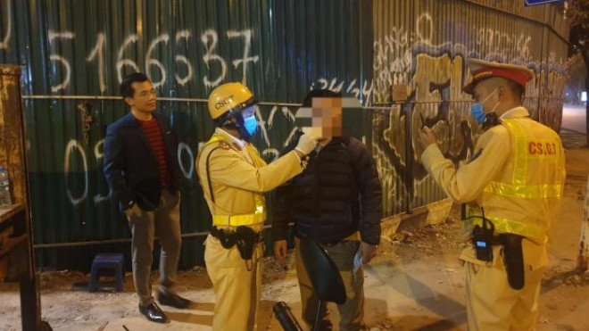 Rời sinh nhật bạn gái, tài xế Mercedes bị phạt 7 triệu đồng vì lỡ uống bia - 2