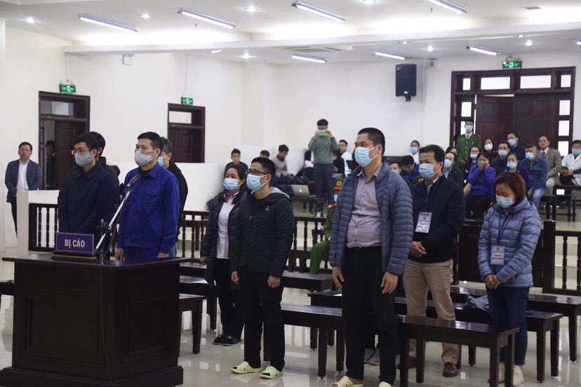 Vụ nâng khống giá máy xét nghiệm COVID-19: Xét xử cựu Giám đốc CDC Hà Nội và đồng phạm - 2